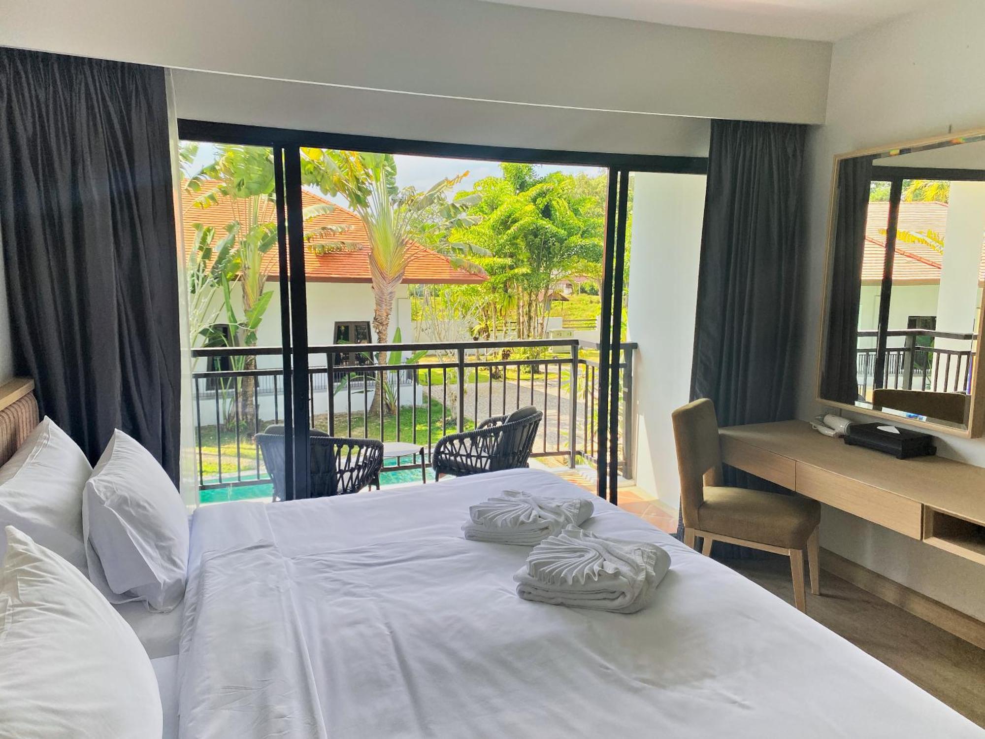 Estella Phuket Mai Khao Beach Resort Exteriör bild