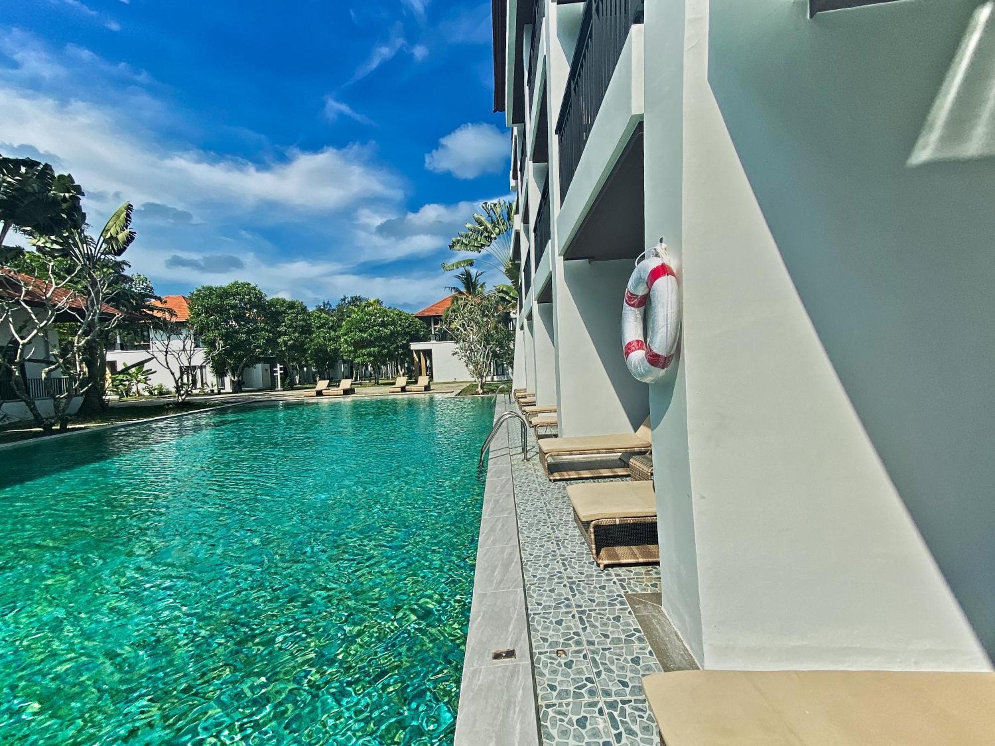 Estella Phuket Mai Khao Beach Resort Exteriör bild