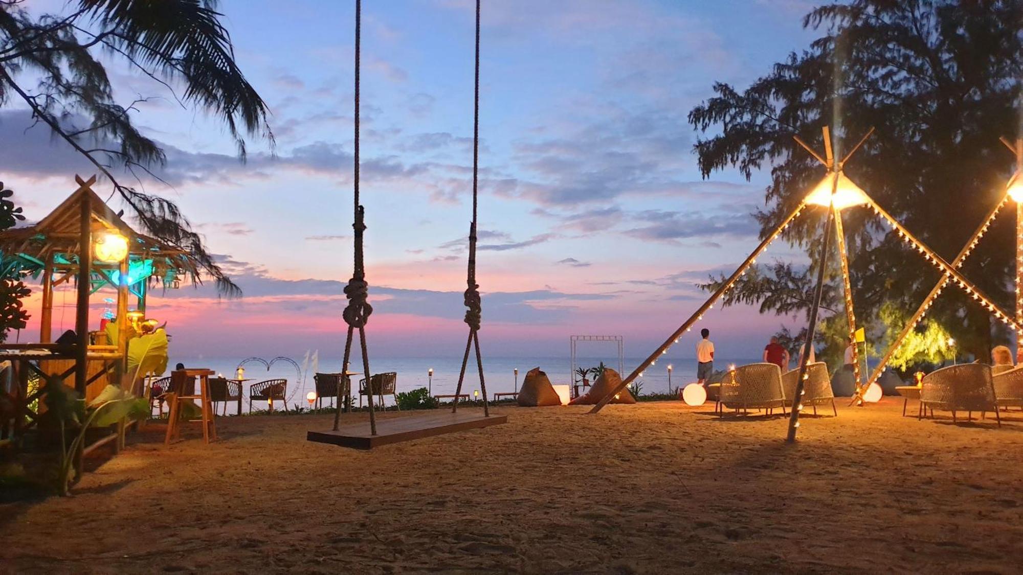 Estella Phuket Mai Khao Beach Resort Exteriör bild