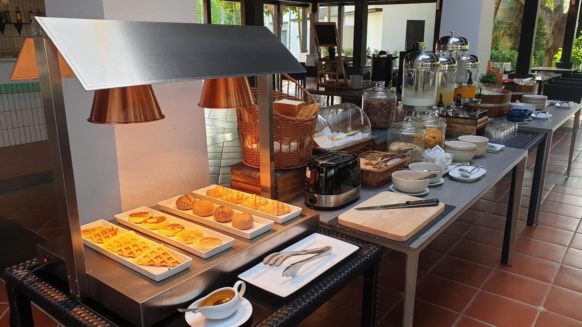 Estella Phuket Mai Khao Beach Resort Exteriör bild