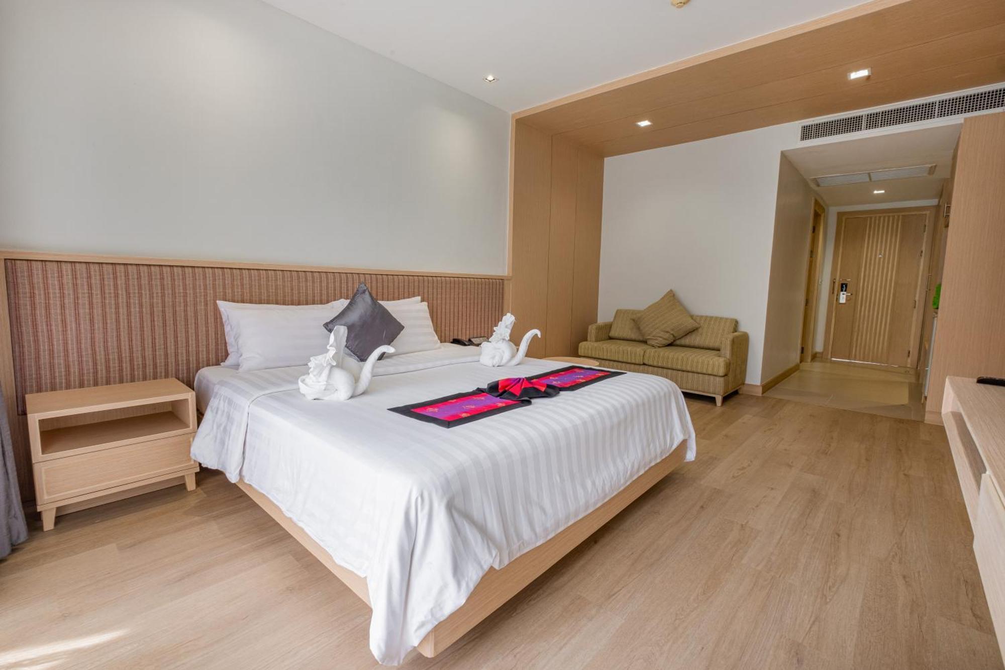 Estella Phuket Mai Khao Beach Resort Exteriör bild