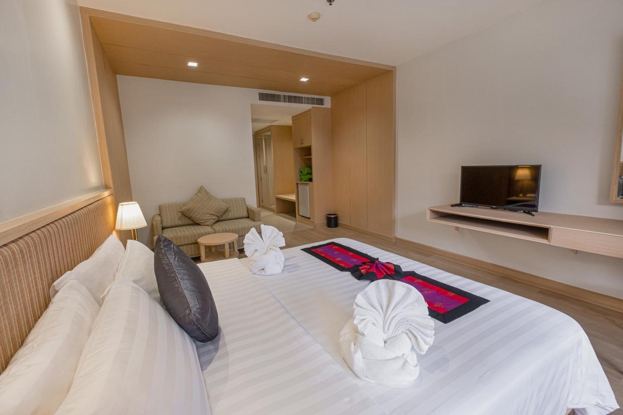 Estella Phuket Mai Khao Beach Resort Exteriör bild