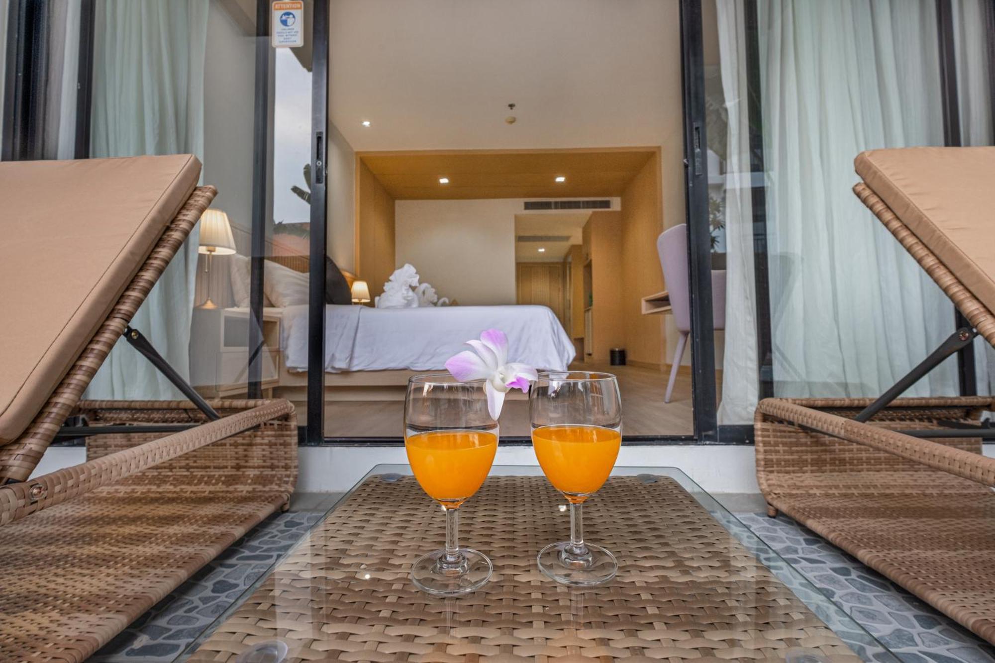 Estella Phuket Mai Khao Beach Resort Exteriör bild
