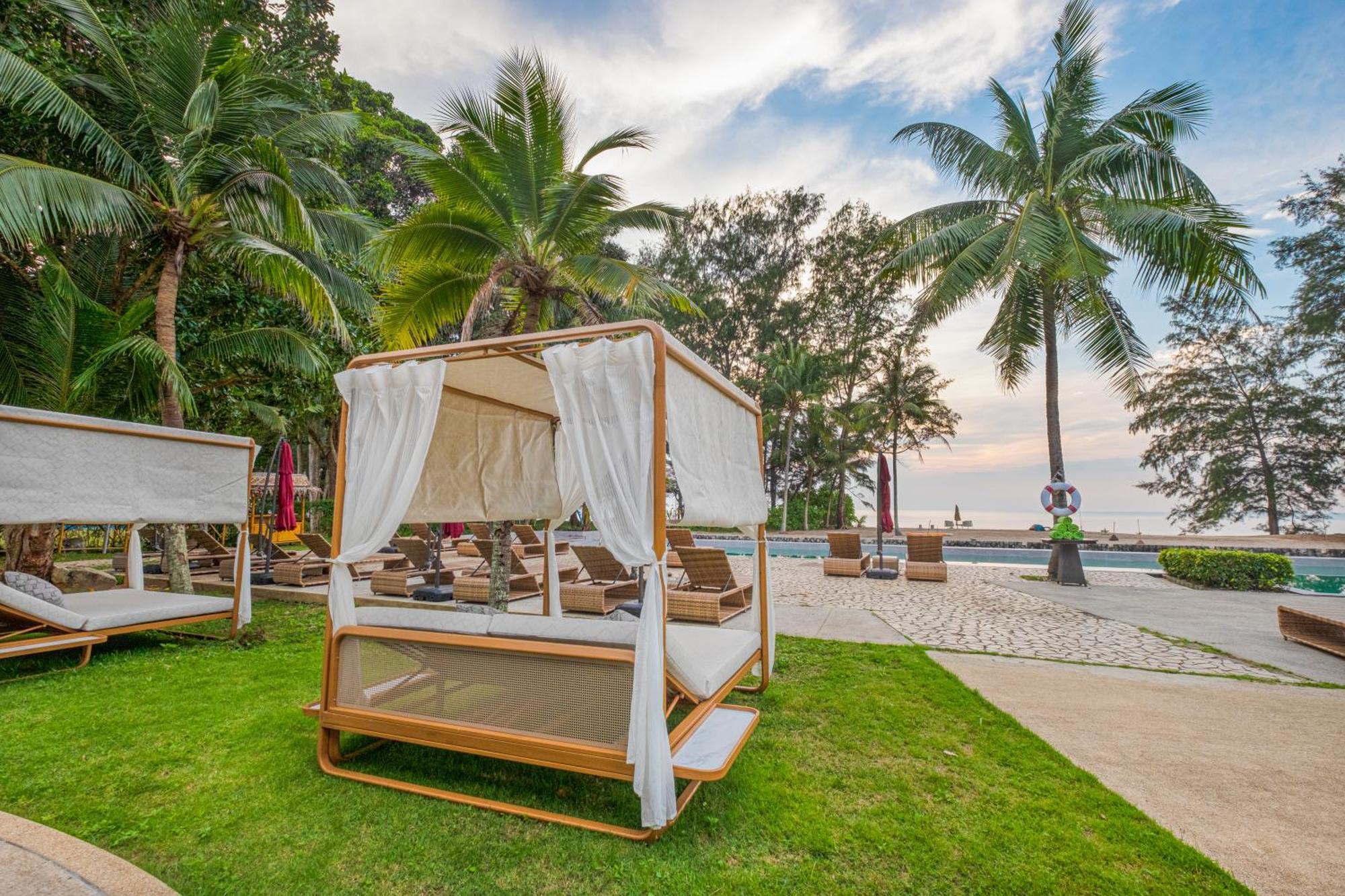 Estella Phuket Mai Khao Beach Resort Exteriör bild