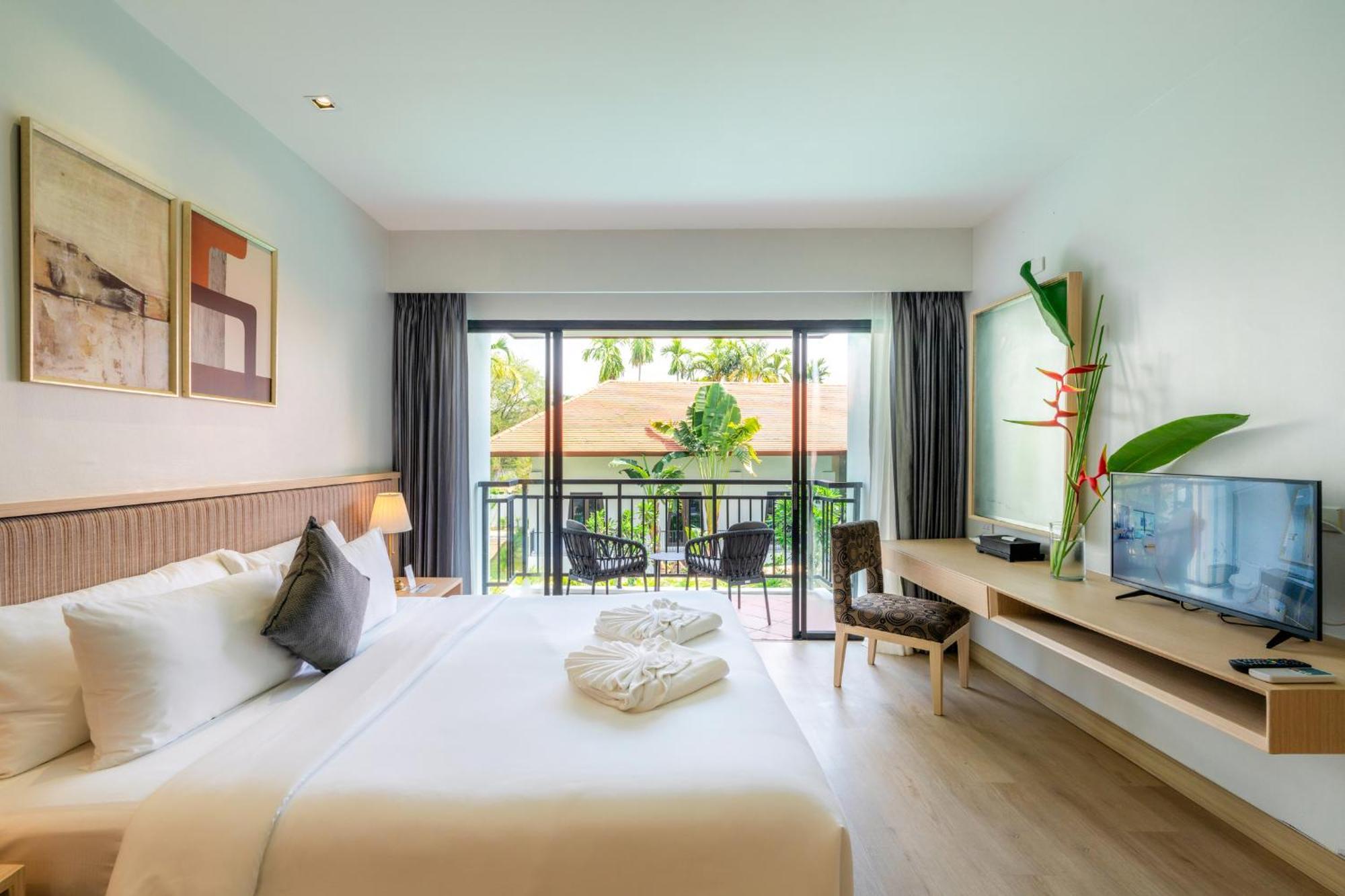 Estella Phuket Mai Khao Beach Resort Exteriör bild