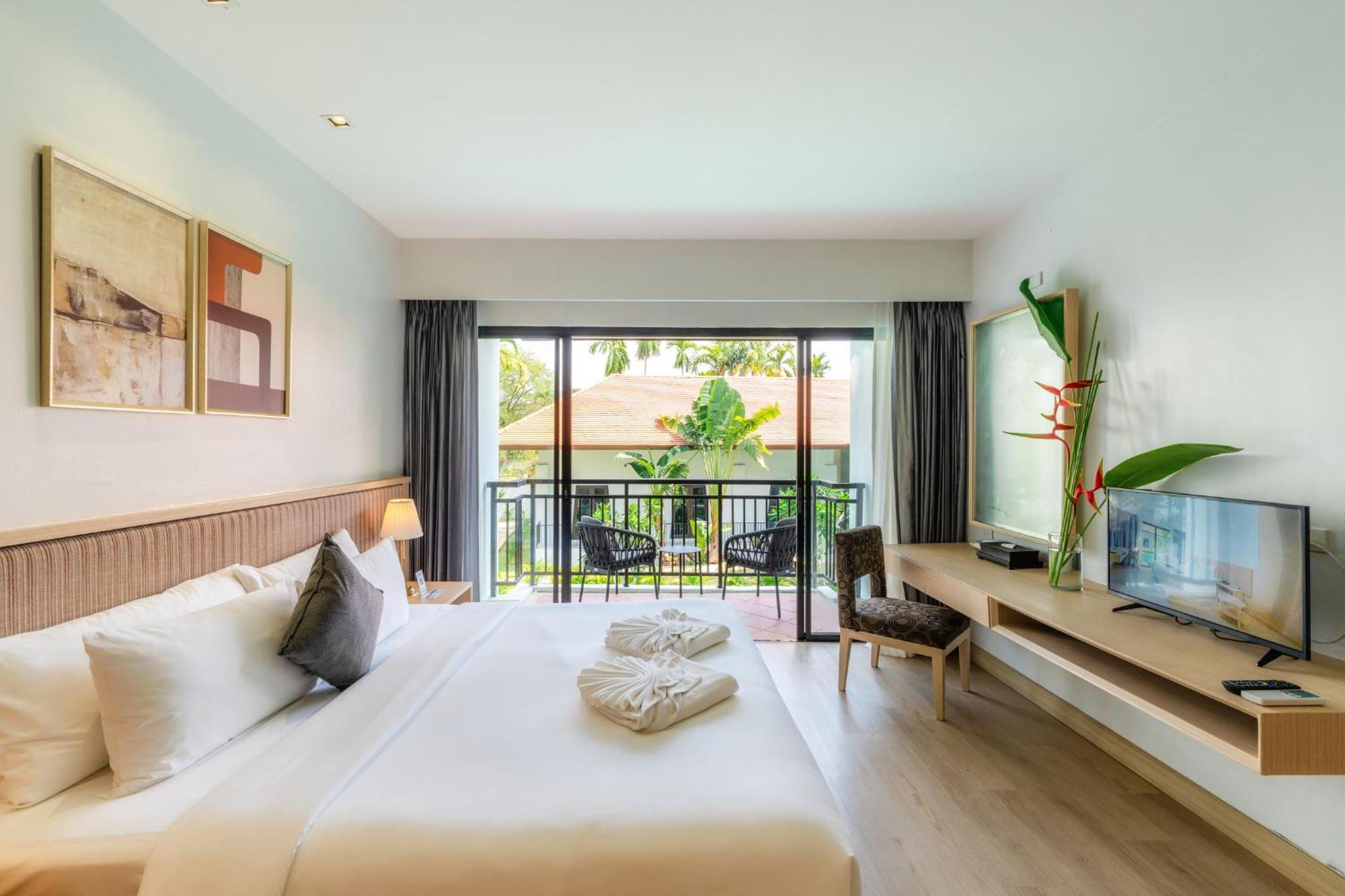 Estella Phuket Mai Khao Beach Resort Exteriör bild